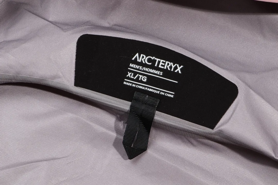【 】 【ARCTERYX】 Breathable ! ！GORE-TEX， ， ， ， 。 ， ， 。Lightweight Series ！ Quality ！ Lightweight ， Lightweight 。 Series ， ， E 3D ， GORE-TEXPRO ，， 20000、Breathable 10000 N X ，Lightweight ， ， Size：S-XXL